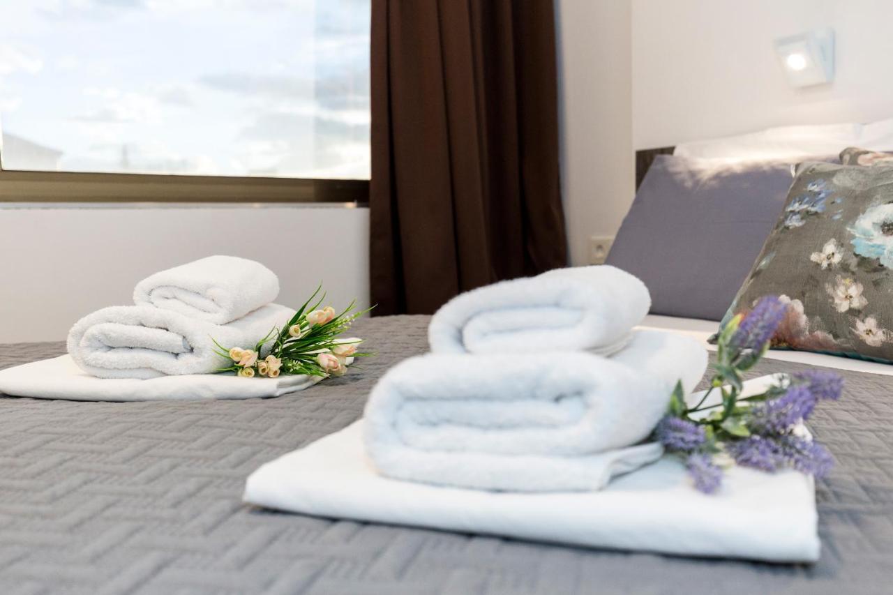 Apinelo Tower Rooms Split Exterior photo