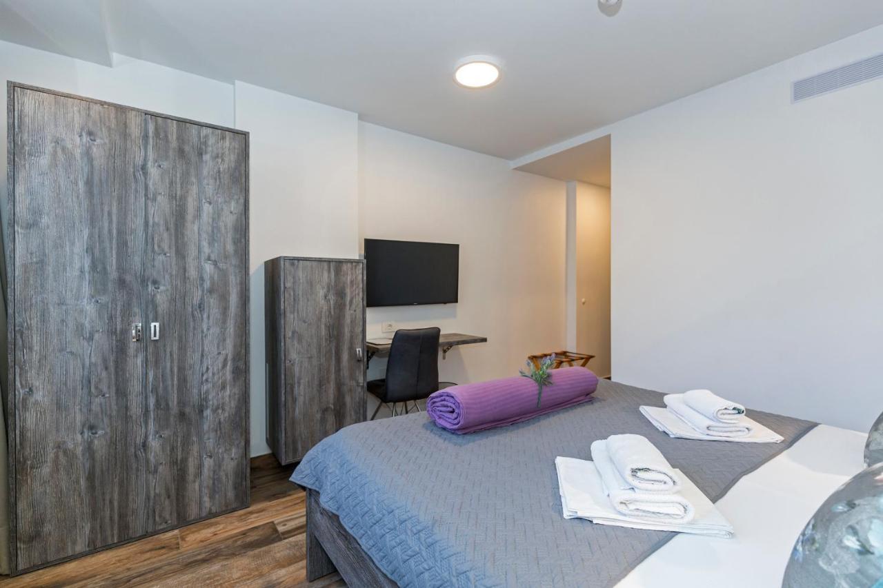 Apinelo Tower Rooms Split Exterior photo