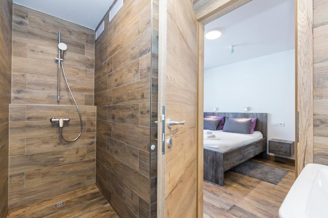 Apinelo Tower Rooms Split Exterior photo