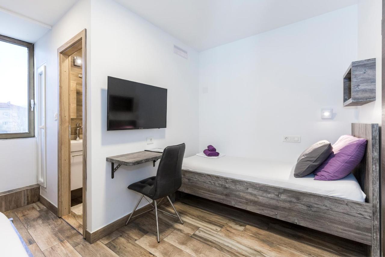Apinelo Tower Rooms Split Exterior photo