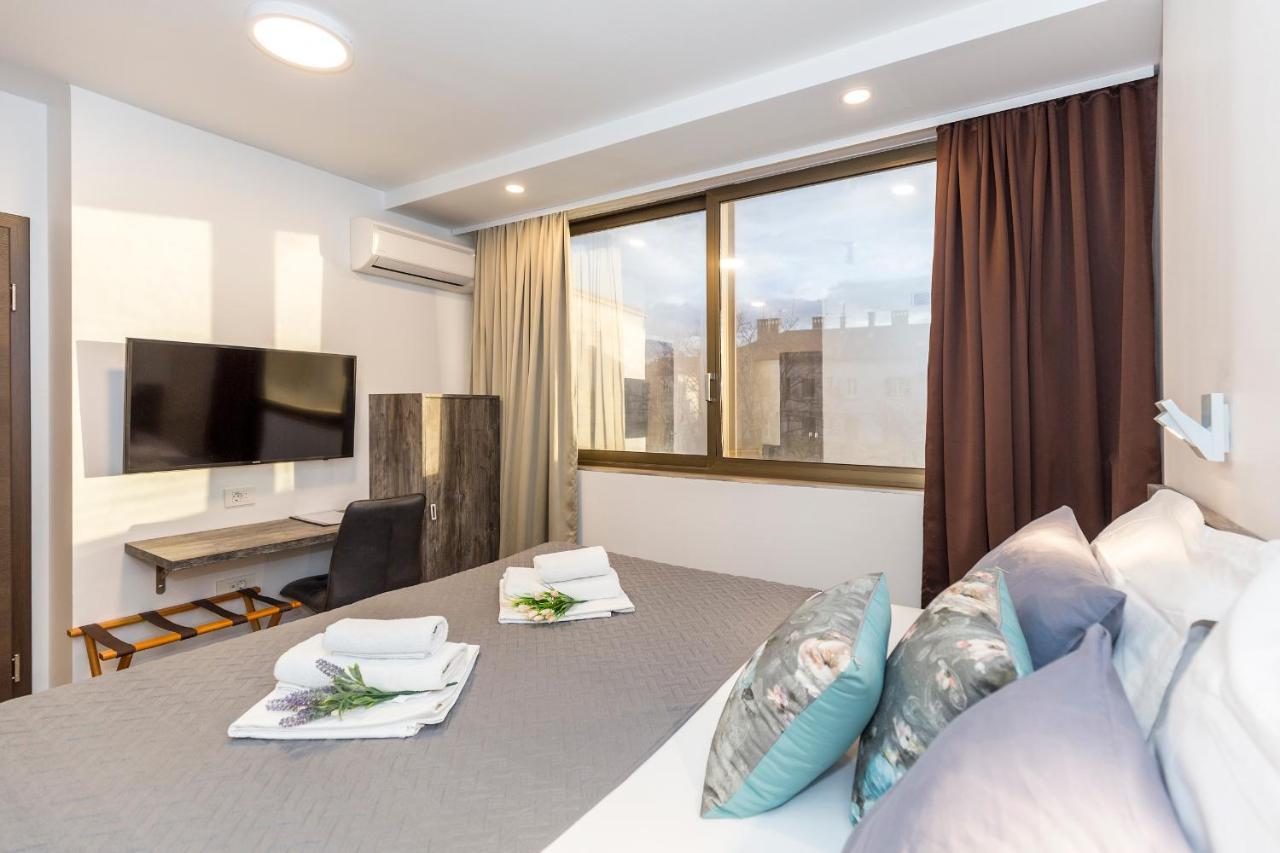 Apinelo Tower Rooms Split Exterior photo