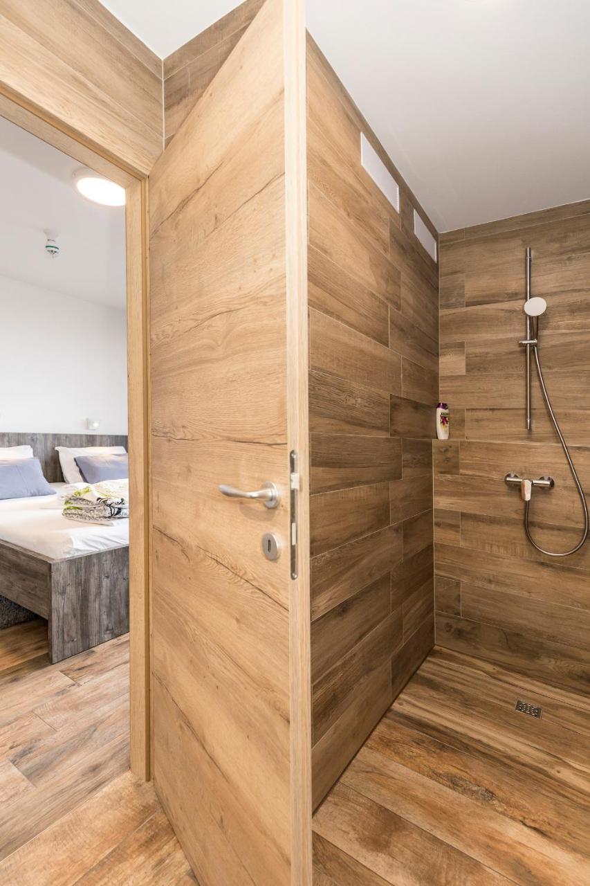 Apinelo Tower Rooms Split Exterior photo