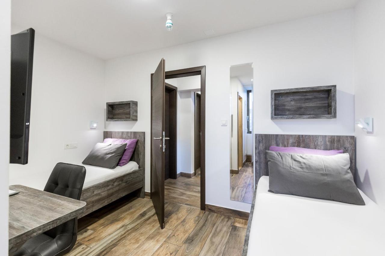 Apinelo Tower Rooms Split Exterior photo