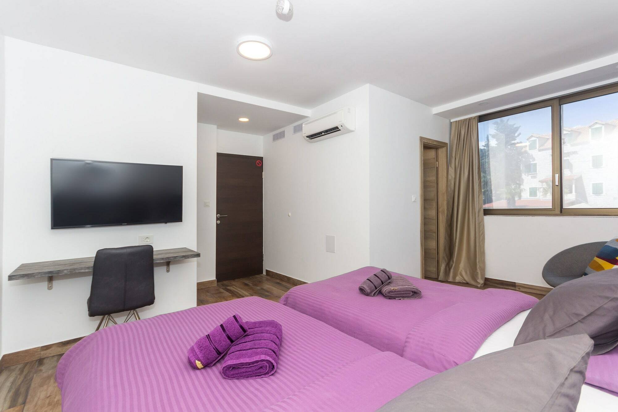 Apinelo Tower Rooms Split Exterior photo